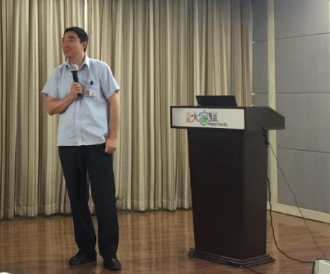 兴隆商学院副院长高巍先生在做分享